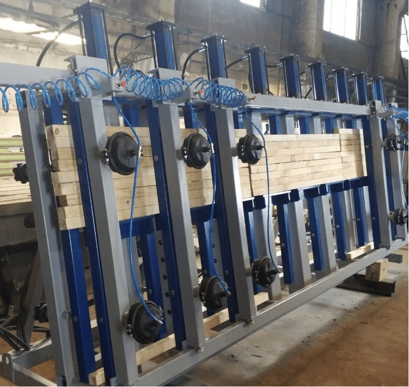 IRONMAC Press 150/HP Universal  Перемещаемые нижние опоры  Перемещаемые по высоте нижние опоры (пятки) совместно с раздельно работающими гидроцилиндрами позволяют склеивать пакеты разных высот и толщин без привязки друг к другу 