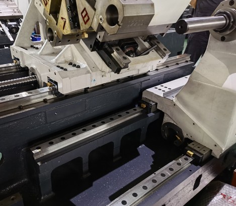 NINGBO BLIN MACHINERY BL-S205SY  ШВП По всем осям ШВП имеют три точки крепления: по краям и посередине  Такая компоновка гасит вибрацию и отжим винта при резании, тем самым повышая точность изготовления детали  Специальная термообработка ШВП, пред...