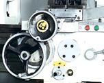 Proma SPI-1000 с УЦИ 
 Точность 
Продольная и поперечная подачи суппорта универсального токарного станка с УЦИ K PROMA SPI-1000 25015012 осуществляются посредством высокоточных маховиков 

