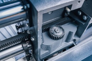 OSTERMANN CL 1200 AUTO  Механизм перемещения суппорта  Перемещение суппорта с резцами осуществляется посредством передачи шестерня-рейка, что обеспечивает плавность и легкость хода 