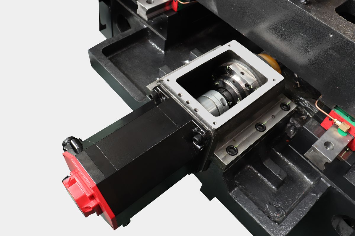 SPITZEN HMT-800  Основные двигатели FANUC  В базовой комплектации на станках HMT применяются шпиндельные моторы FANUC , обеспечивающий высокую мощность, крутящий момент и отличную производительность Характеризуются быстрым ускорением, плавным вращ...