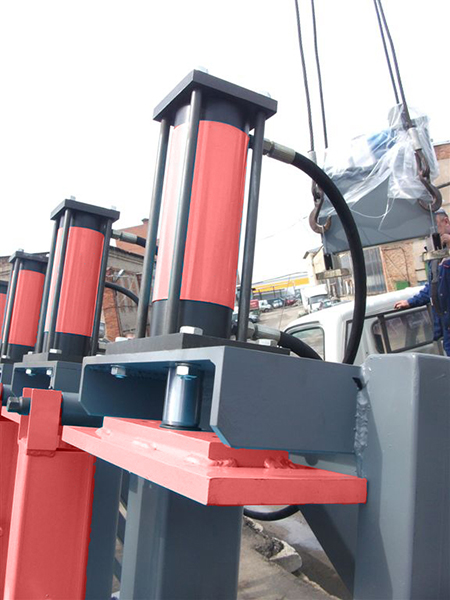 IRONMAC Press 150/HP  Рабочие поверхности  Все рабочие поверхности обработаны для повышения точности  Все блоки гидравлики снабжены системой устойчивости к высокому давлению и протеканию 
