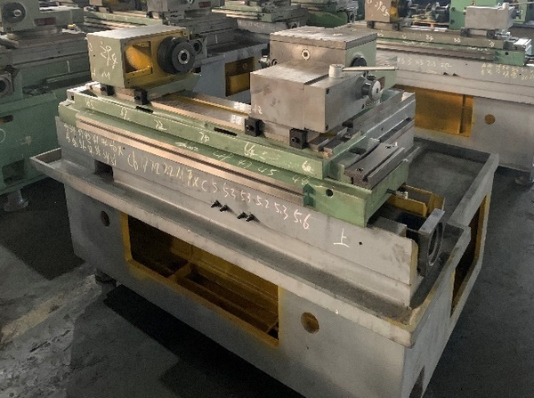 UNIVEQ UGO-2050 CNC  Станина  Чугунная массивная литая станина обеспечивает необходимую жесткость, виброустойчивость и надежность станка во время работы, что гарантирует постоянство показателей точности на протяжении всего срока эксплуатации станк...