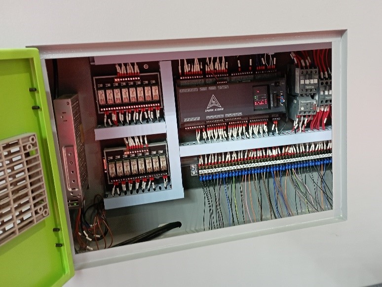 Ecowood Small Master 100  Электрошкаф  Высоконадежные электрокомпоненты гарантируют стабильную и бесперебойную работу станка 