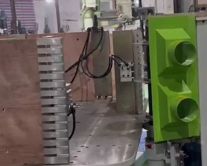 EcoWood MRS 900 copy-saw  Аспирационные патрубки  Для удаления опилок на станке установлено 2 круглых аспирационных патрубка 