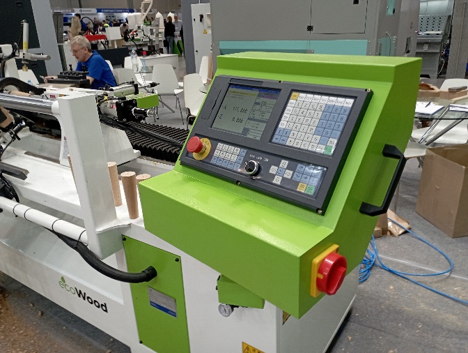 EcoWood Round Master  Панель управления  Предназначена для передачи программ обработки через USB (флэш-карта) и корректировки параметров обработки 