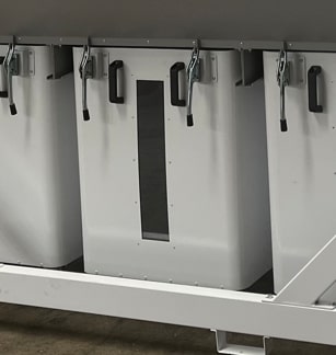 EcoWood FPC GEN2  Металлические контейнеры накопители  От одного до четырех контейнеров накопителей объемом 380 л каждый Для установки контейнеров предусмотрены направляющие  Контейнеры имеют колесную платформу, удобное герметичное крепление к фил...
