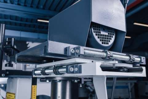 OSTERMANN LBM 200  Настройка размера паза  Настройка глубины и ширины паза выполняется при помощи удобных упоров, что гарантирует стабильность выставленного размера 